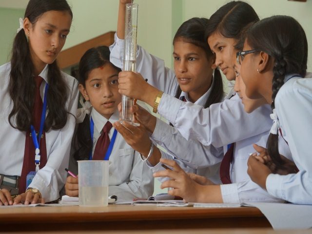 Kinderpatenschaft Kathmandu im Labor