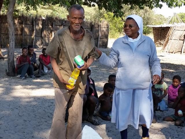 Sonderhilfe Dürrekatastrophe Namibia - Dürre Hilfe Mann